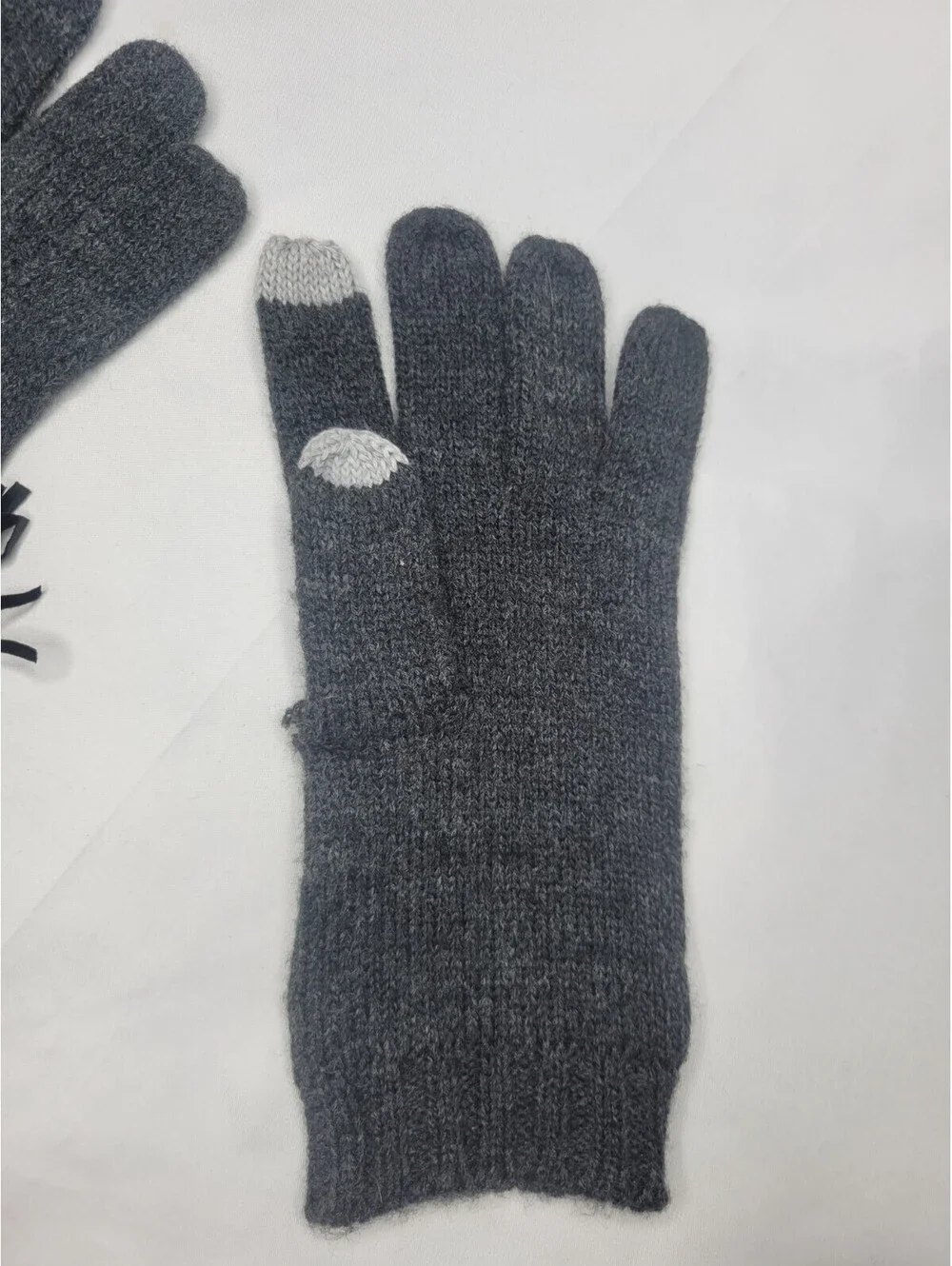 Michael Kors Tech Friendly Tassel Gloves Mittens Dark Grey Gray O/S   ***READ***
